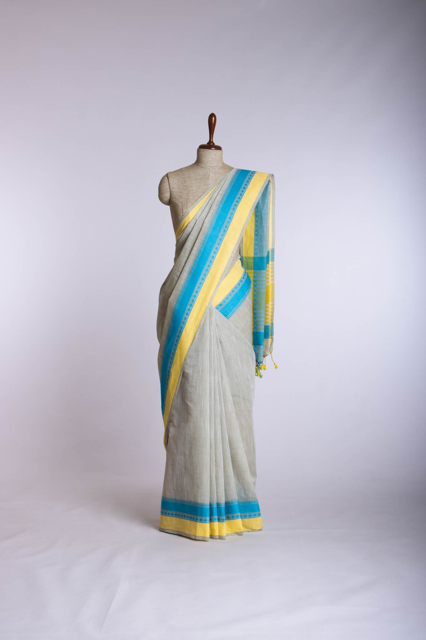 Cloud Grey with white slub effect Mangalagiri cotton saree-2 - (SA-065) - Dakshin Weaves